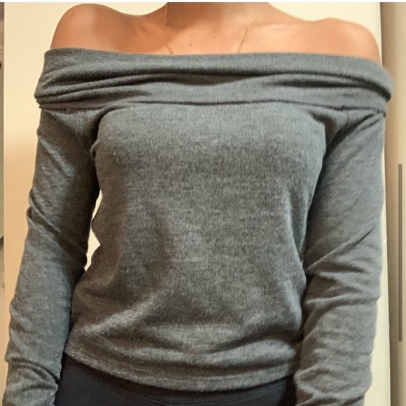 Forever 21 off the shoulder shirt - Picture 4 of 5